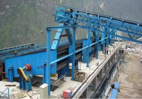 振動(dòng)篩出現(xiàn)篩板開(kāi)裂、橫梁斷裂等情況的原因和解決方案！195